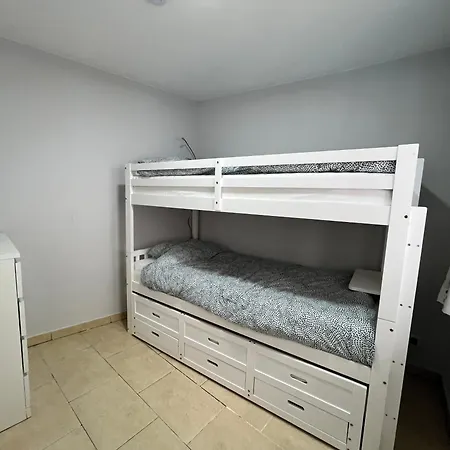 'broker' - Amazing 2 Bedroom Near The Beach Apartamento